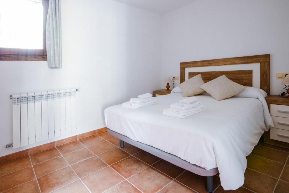 Hostal Antiguo Hospital Linares de Mora Exterior photo