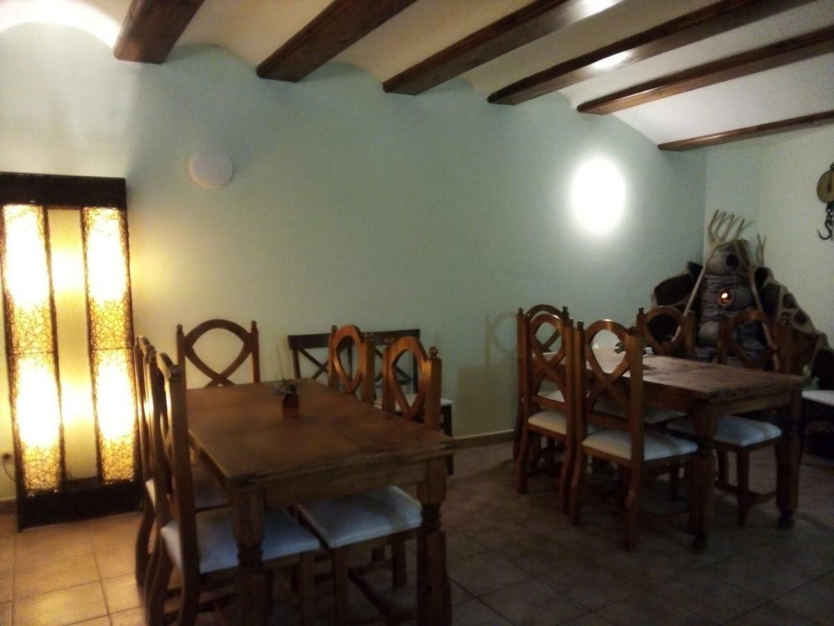 Hostal Antiguo Hospital Linares de Mora Exterior photo